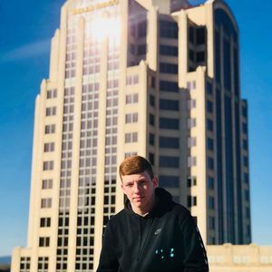 Meet your Posher, Cliff